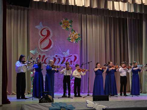 Жительницы Полетаево встречали весну на выставке и концерте