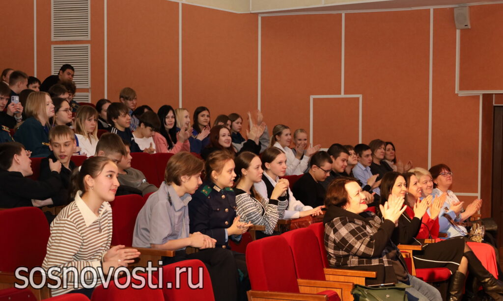 От проблем к аплодисментам: как театр помогает сосновским подросткам справится с трудностями