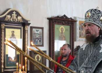 Митрополит отслужил литургию в Долгодеревенском