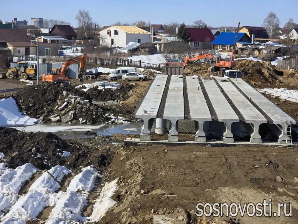 В Есаульском смонтировали балки на опоры нового моста