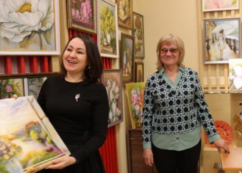 Эмоции и чувства: в музее открылась выставка картин Лили Бабушкиной