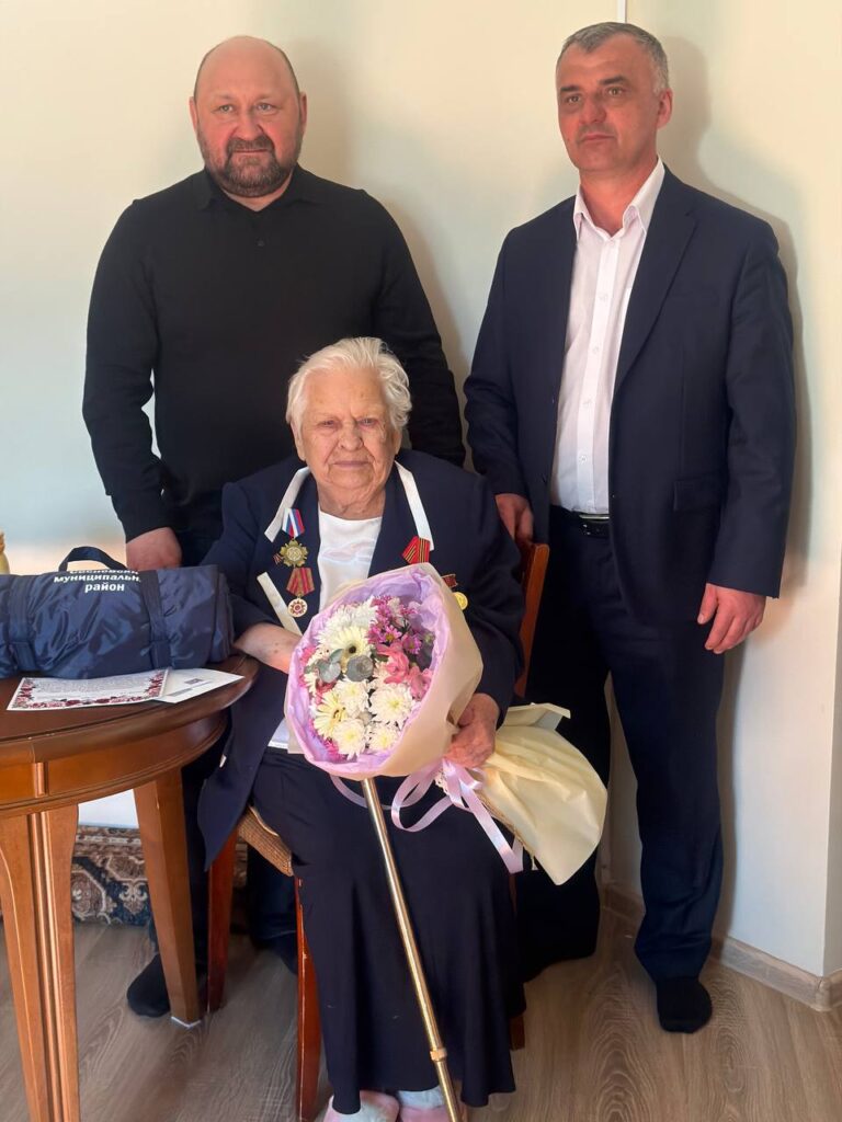 В Таловке со столетием поздравили труженицу тыла