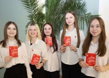 Сосновским школьникам вручили паспорта