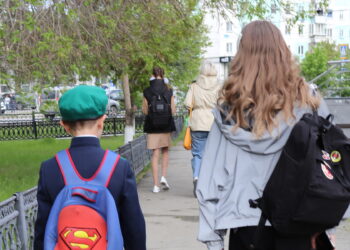 Школьники из многодетных малоимущих семей продолжат получать выплату на проезд