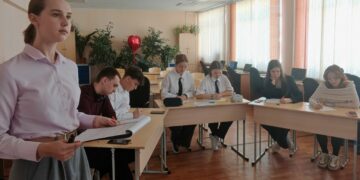 Ученики Рощинской школы провели телемост со сверстниками из Ясиноватой