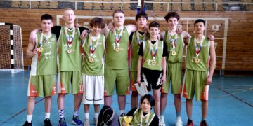 Сосновские школьники взяли «золото» и «серебро» в турнире по баскетболу