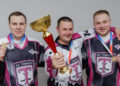 Победителям чемпионата Сосновского округа по хоккею вручили золотые медали и новую форму