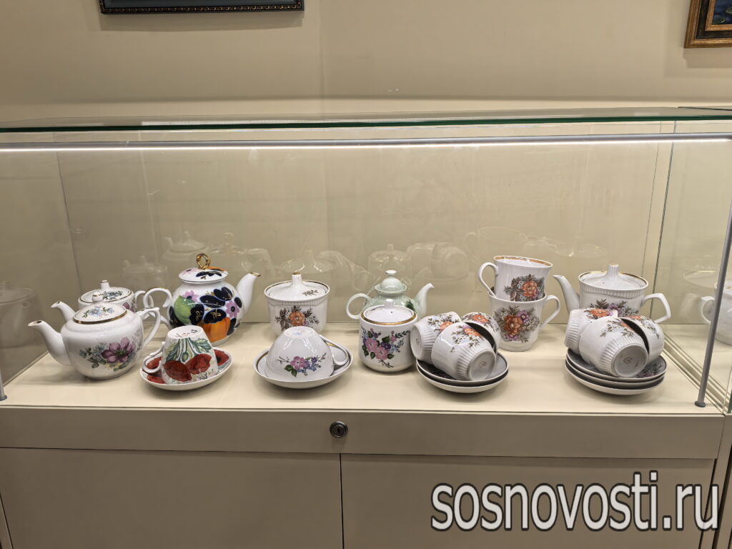 Фарфоровая мелодия Урала: краевед преподнёс в дар сосновскому музею частную коллекцию керамики
