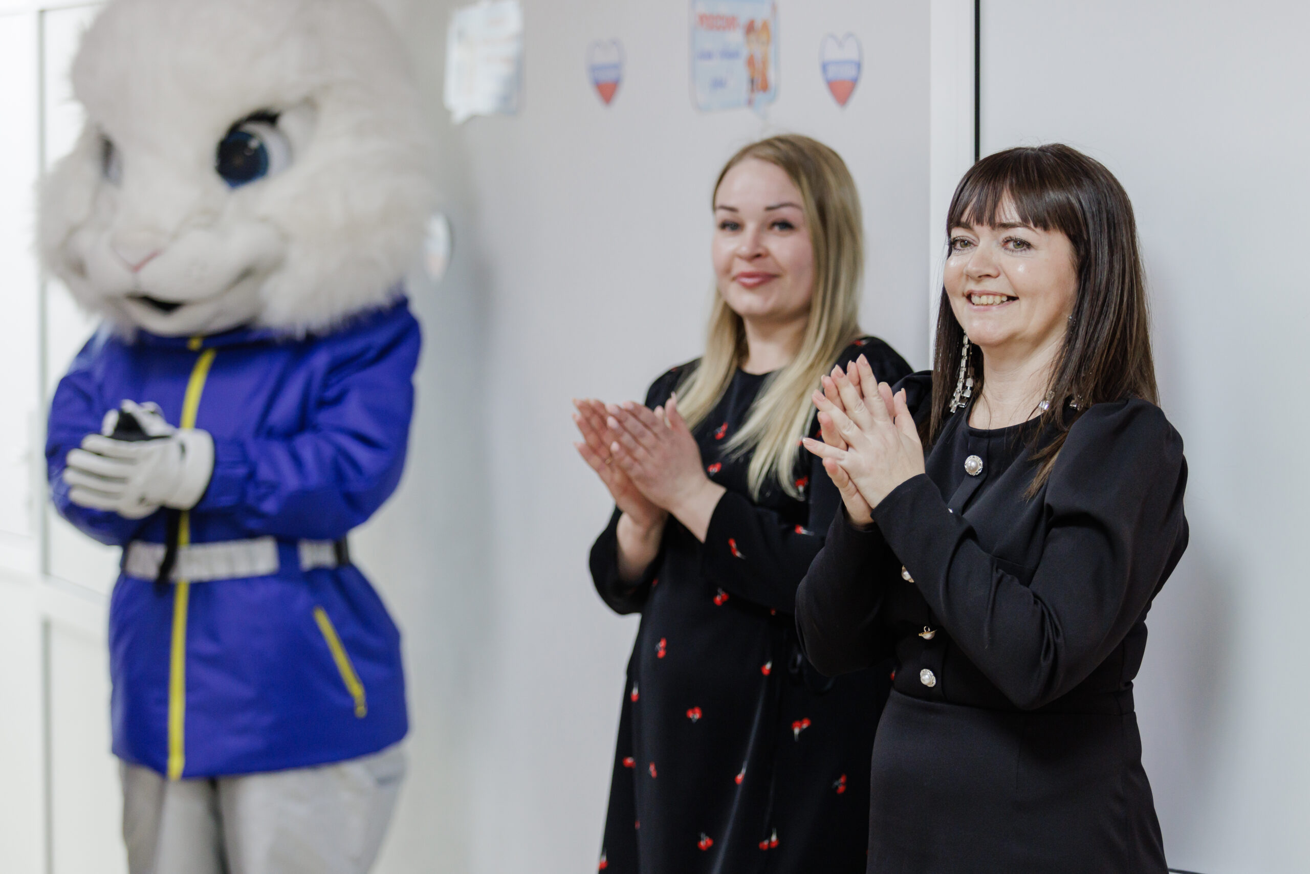 Победителям чемпионата Сосновского округа по хоккею вручили золотые медали и новую форму