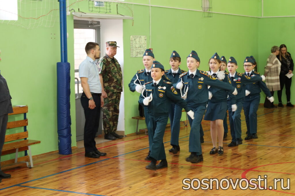 В Есаульской школе все в камуфляже: проходит военно-патриотическая игра "Зарница"