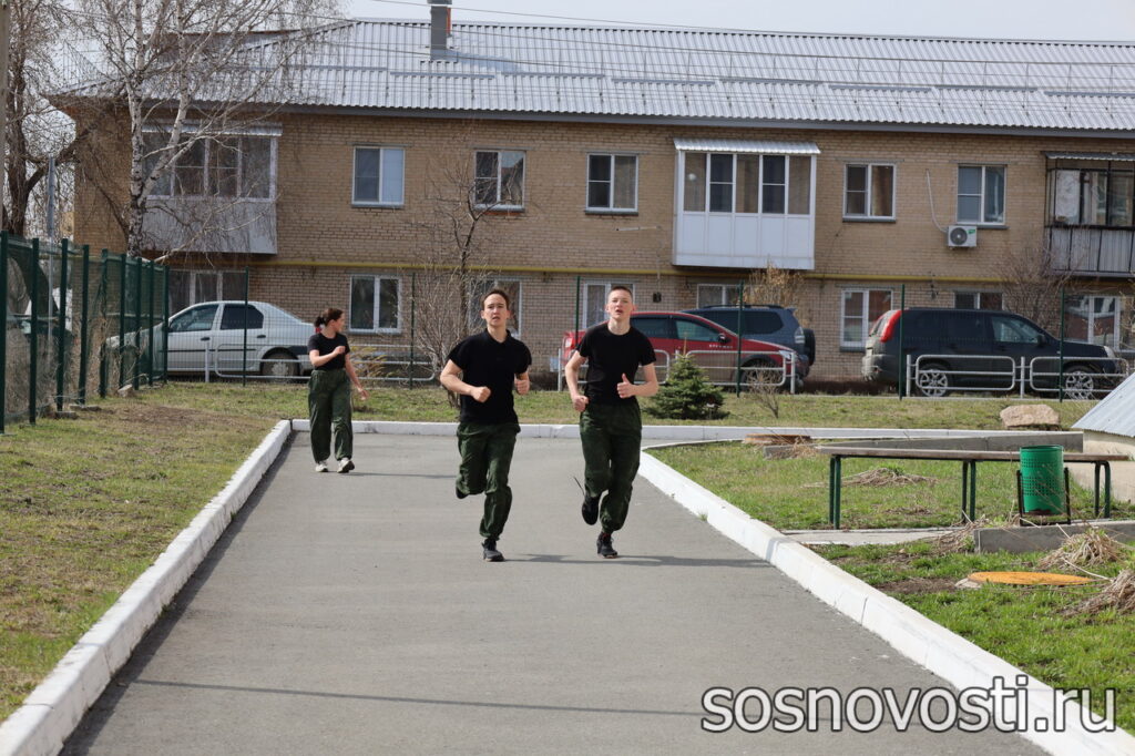 В Есаульской школе все в камуфляже: проходит военно-патриотическая игра "Зарница"