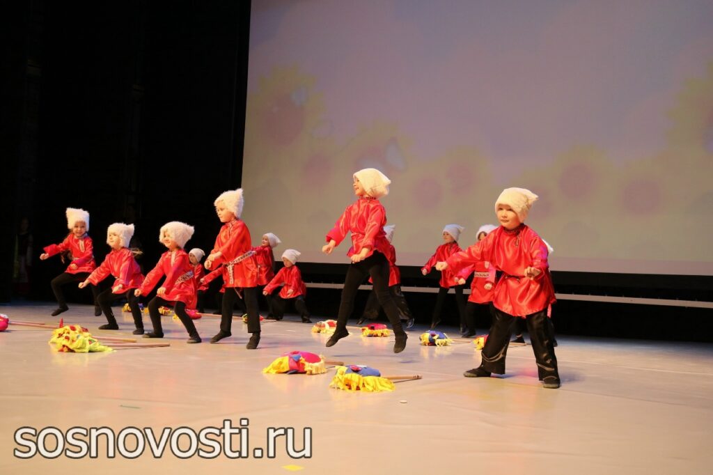 В Долгодеревенском прошел фестиваль детского творчества «Мир детства»