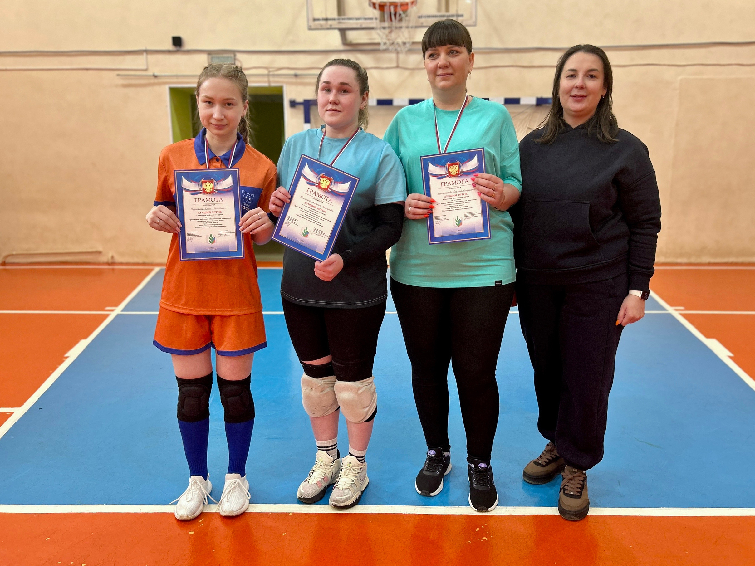 Сосновские педагоги встретились на волейбольной турнире