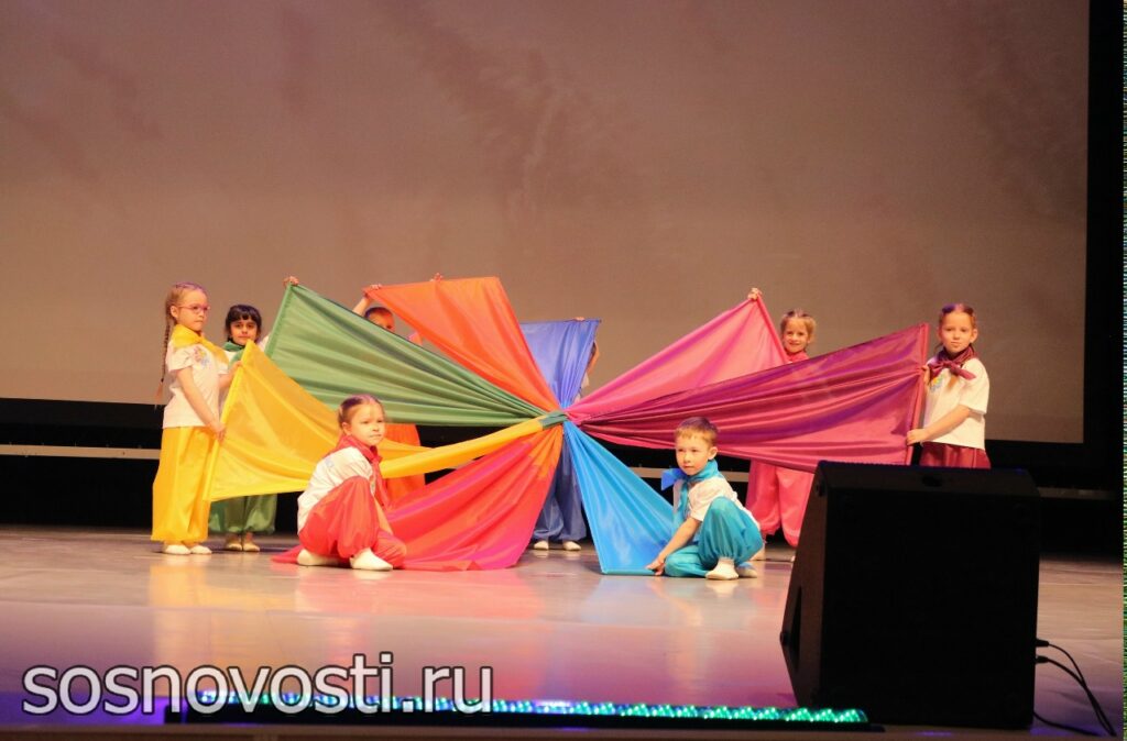 В Долгодеревенском прошел фестиваль детского творчества «Мир детства»