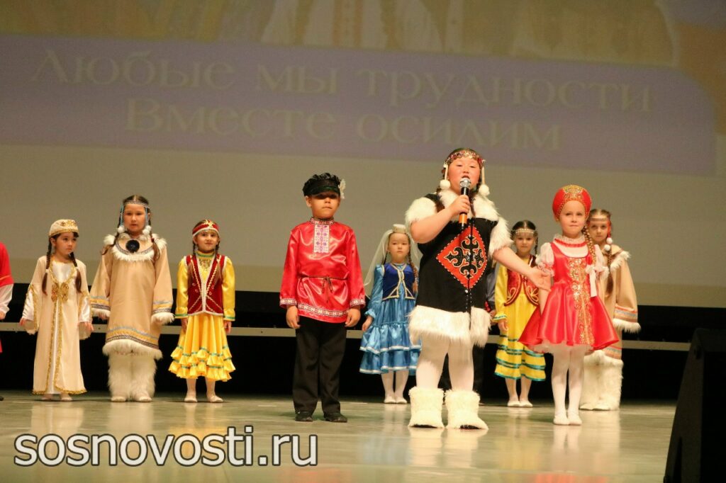 В Долгодеревенском прошел фестиваль детского творчества «Мир детства»