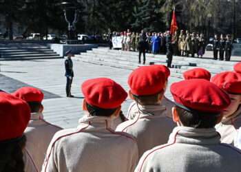 Долгодеревенские школьники отправились на «Вахту памяти»