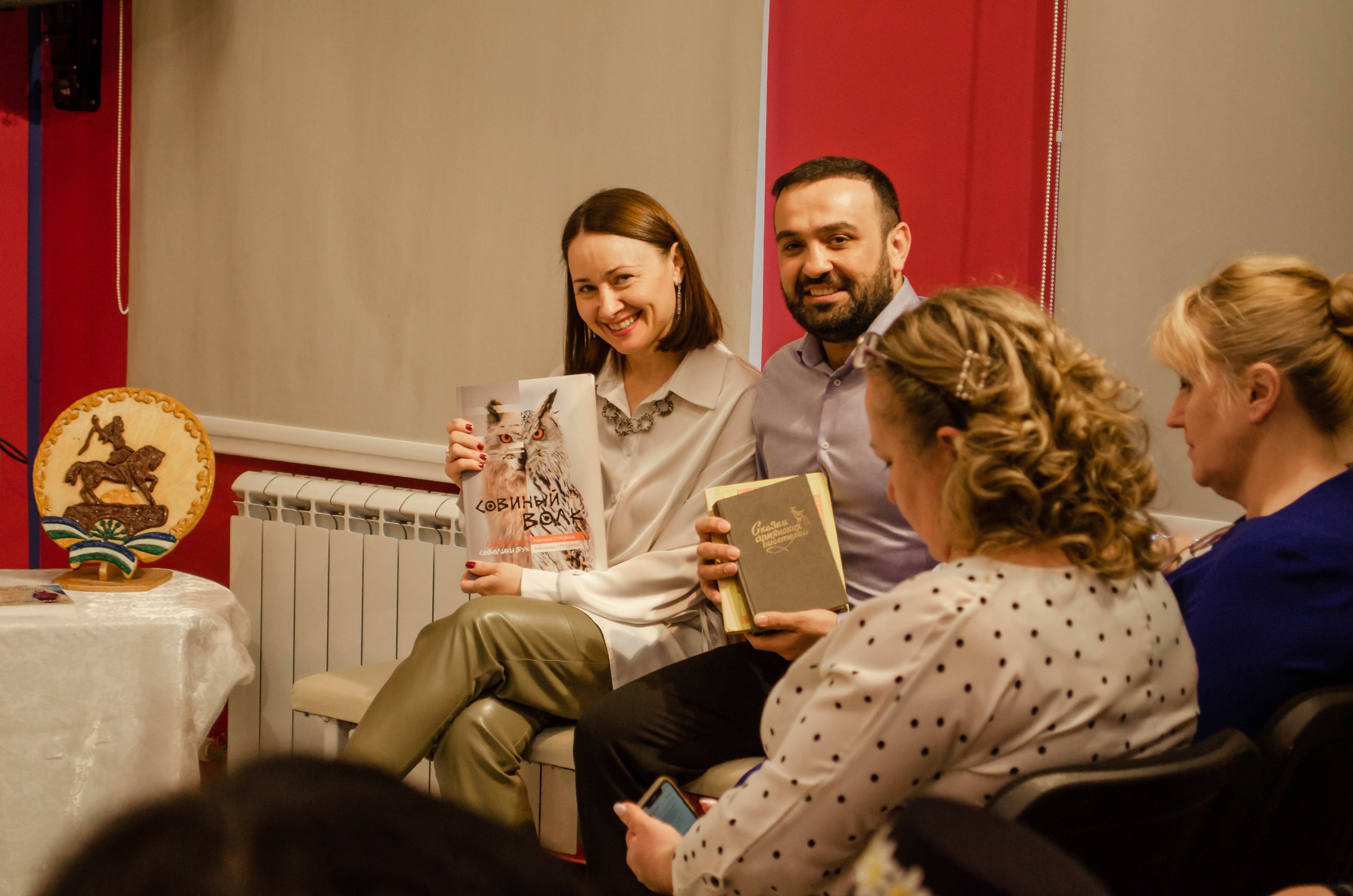 «Перекрёсток культур»: в Саргазинском клубе знакомились с книгами народов России