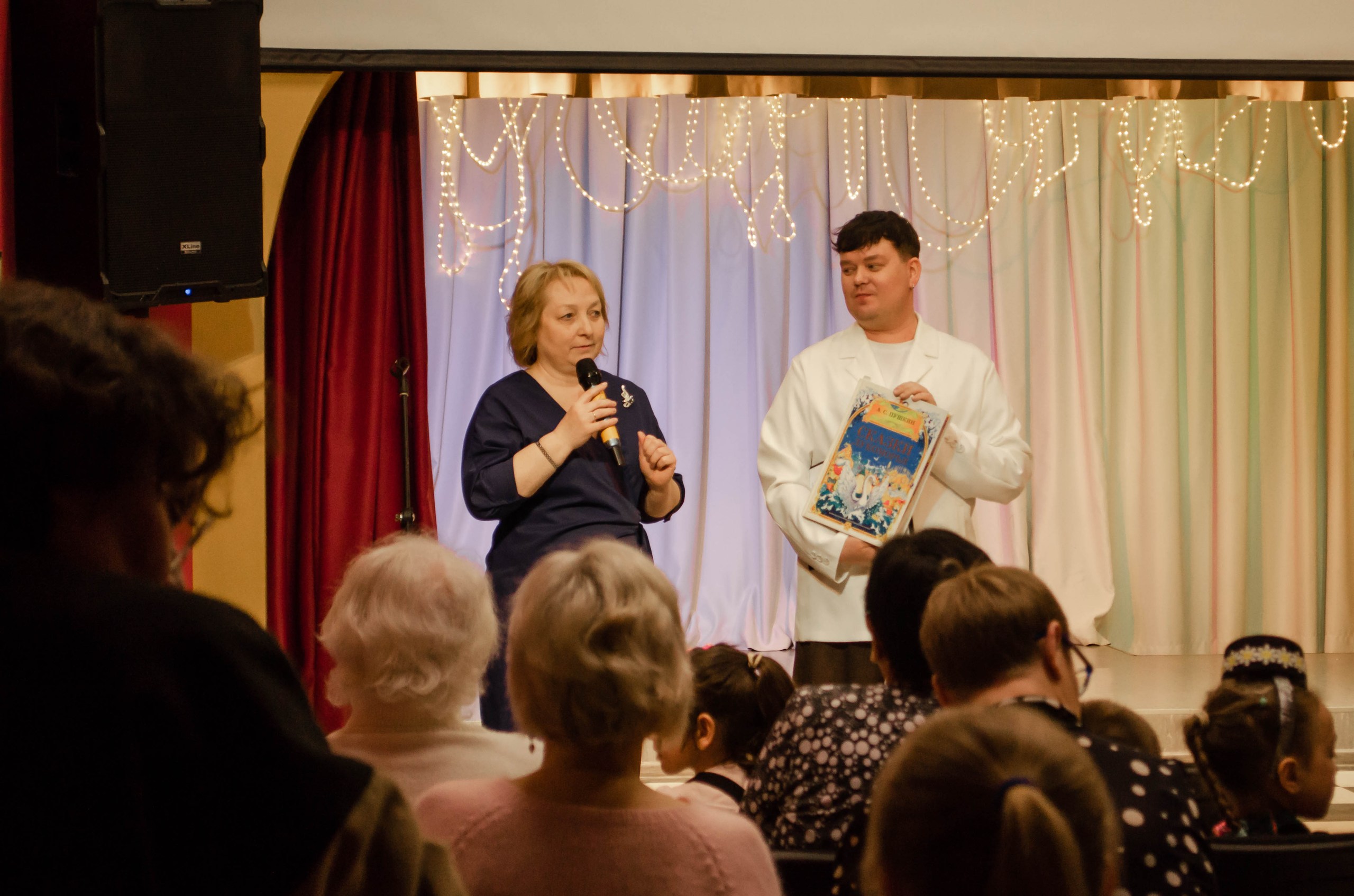 «Перекрёсток культур»: в Саргазинском клубе знакомились с книгами народов России