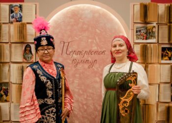 «Перекрёсток культур»: в Саргазинском клубе знакомились с книгами народов России