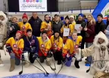 Педагоги Сосновского округа успешно выступили на Окружном чемпионате по хоккею в валенках