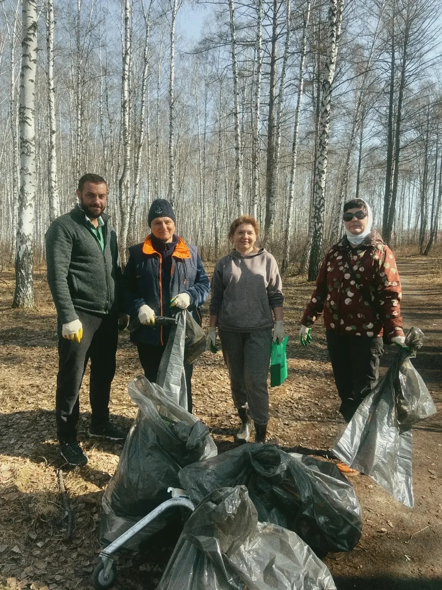 В Сосновском округе работники администрации, Домов культуры и школьники выходят на субботники