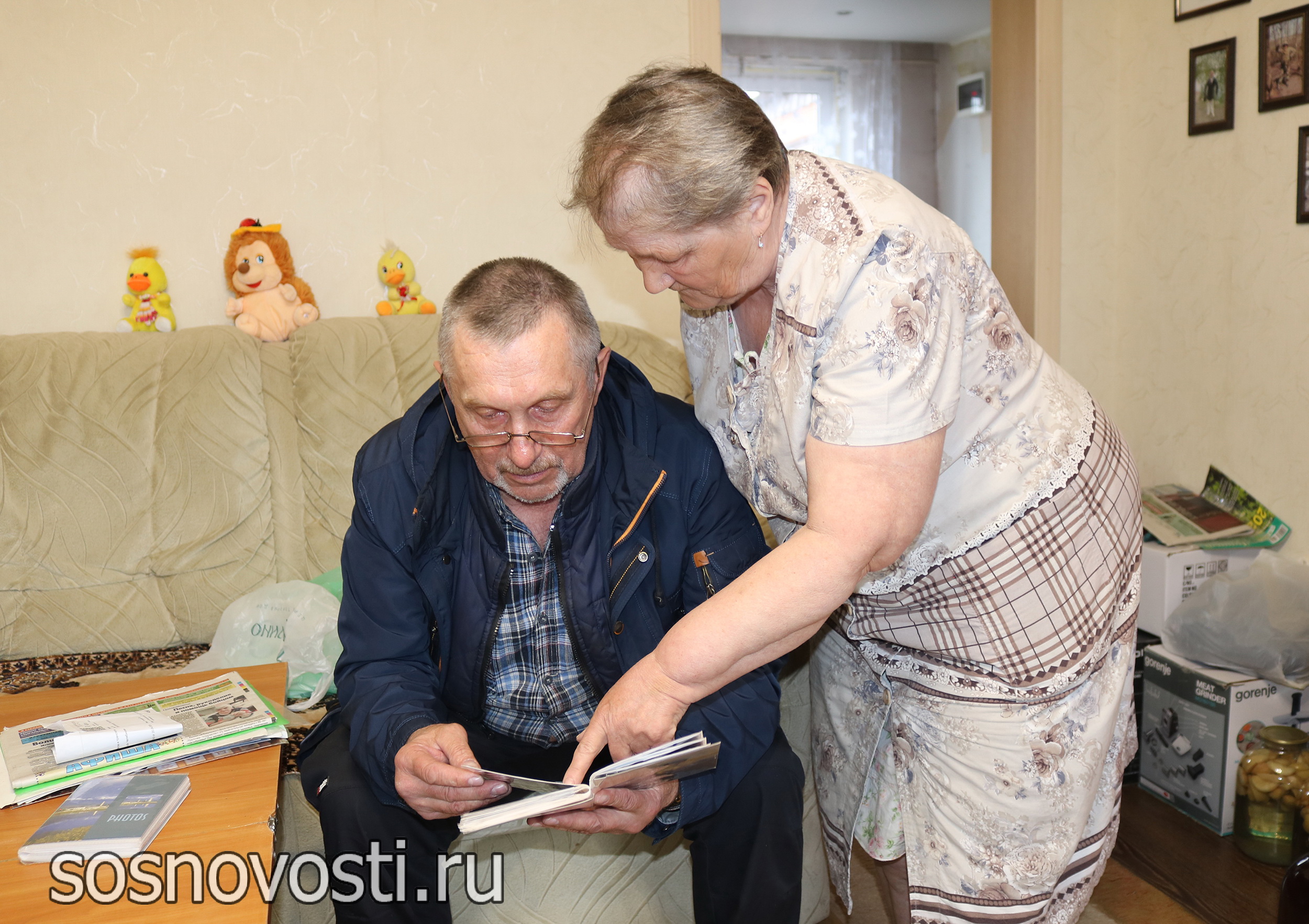 Не просто часы: в Долгодеревенском мать погибшего участника СВО встретилась с его сослуживцем