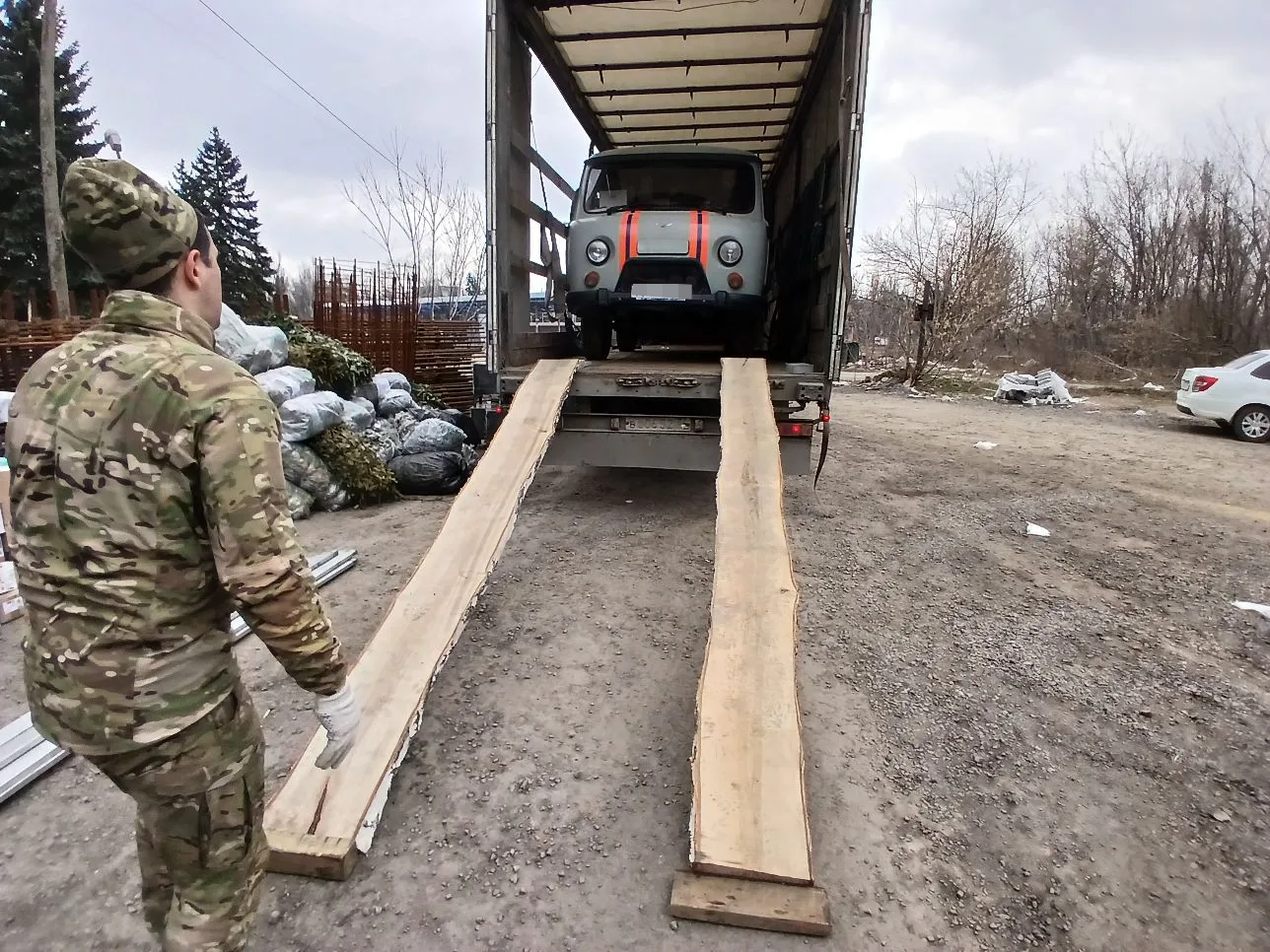 На фронт и в госпитали доставили грузы из Сосновского округа