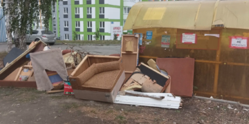 Сосновский округ стал антилидером по засорению мусорных контейнеров крупногабаритом