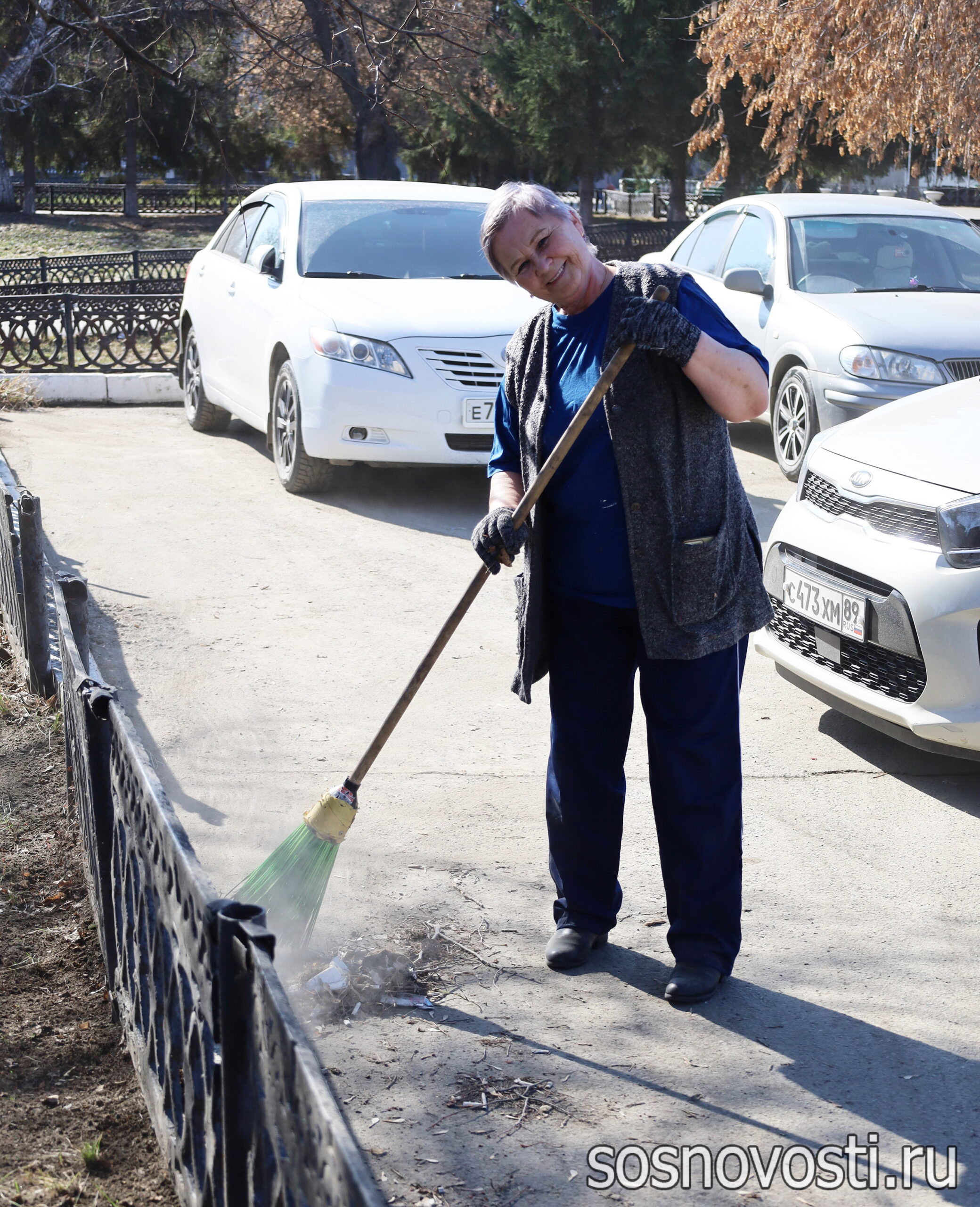В Сосновском округе работники администрации, Домов культуры и школьники выходят на субботники