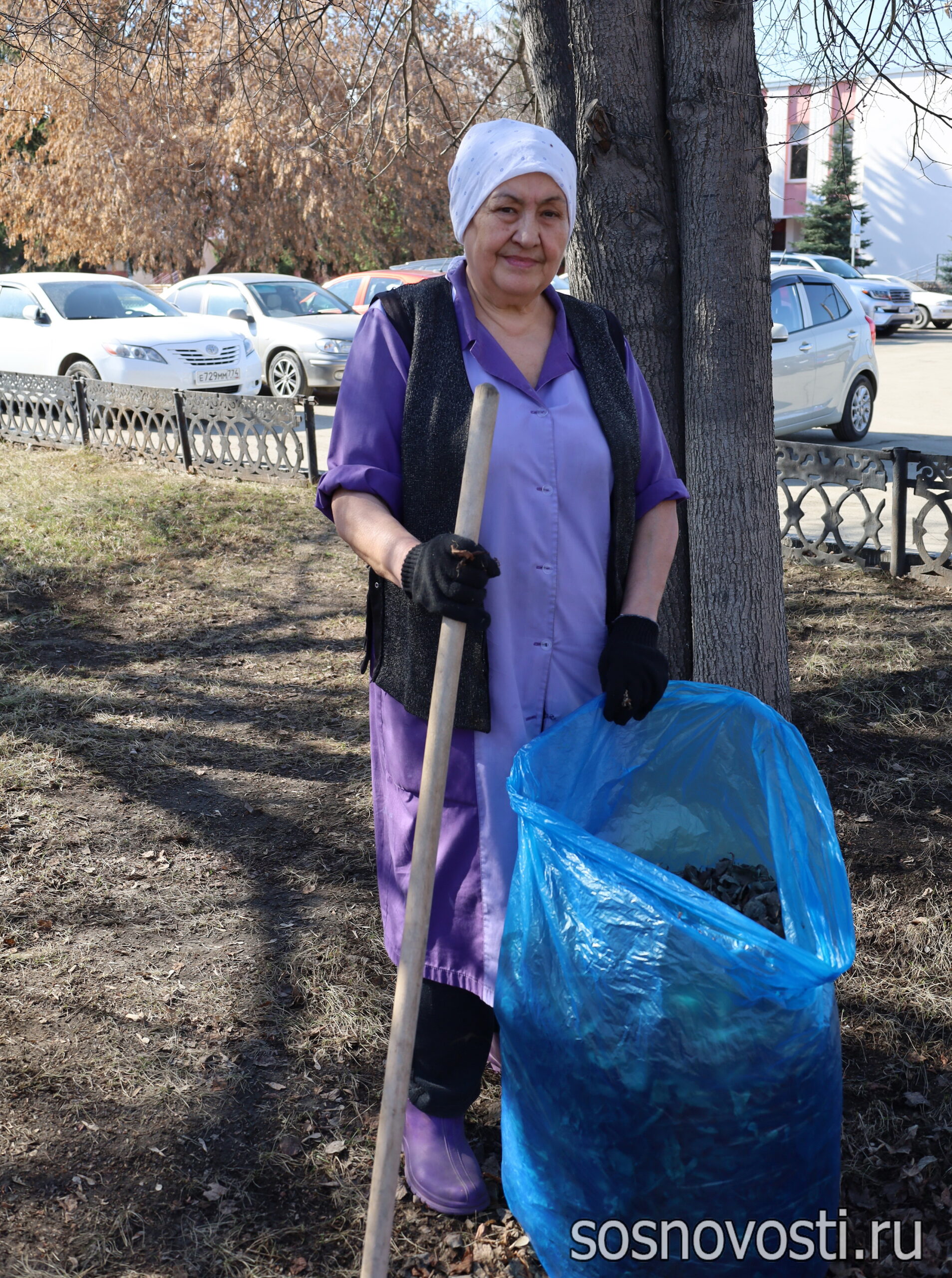 В Сосновском округе работники администрации, Домов культуры и школьники выходят на субботники