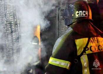 Дым над Прудным: пожарным удалось оперативно ликвидировать возгорание бани