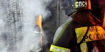 Дым над Прудным: пожарным удалось оперативно ликвидировать возгорание бани