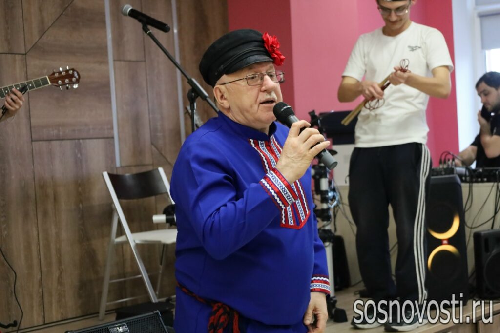 Что происходит в Центральной библиотеке села Долгодеревенского этой ночью?