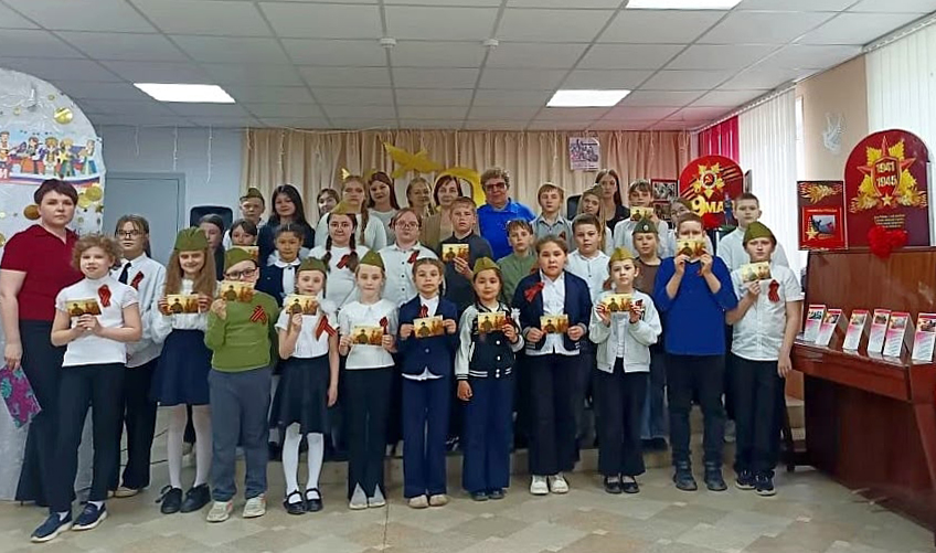 В Томинском дети и взрослые читали стихи о войне