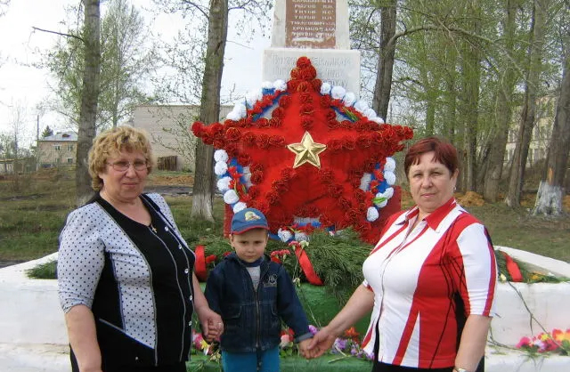 На том же месте в тот же час: как в Томинском появился обелиск и сквер Победы