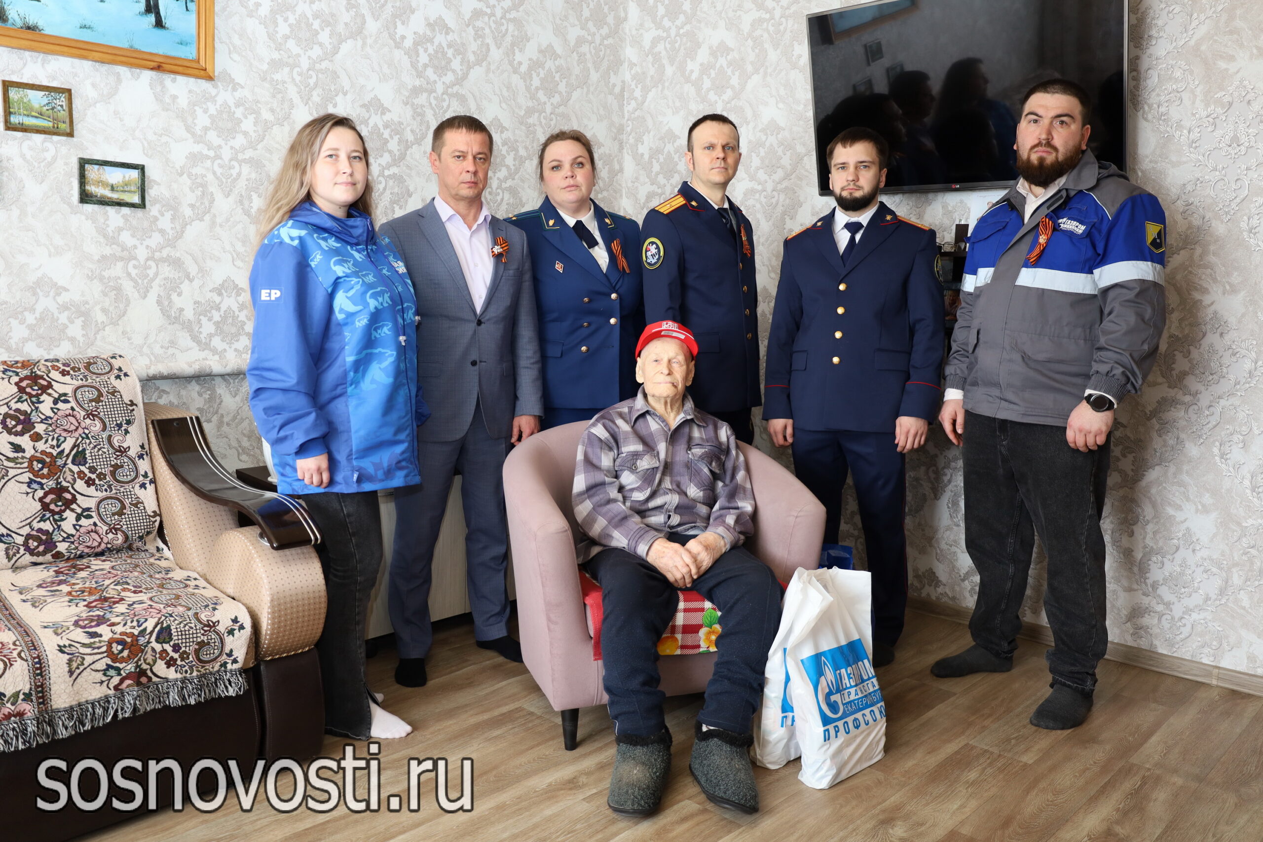 Традиционный вальс: сосновских ветеранов поздравили с наступающим Днем Победы