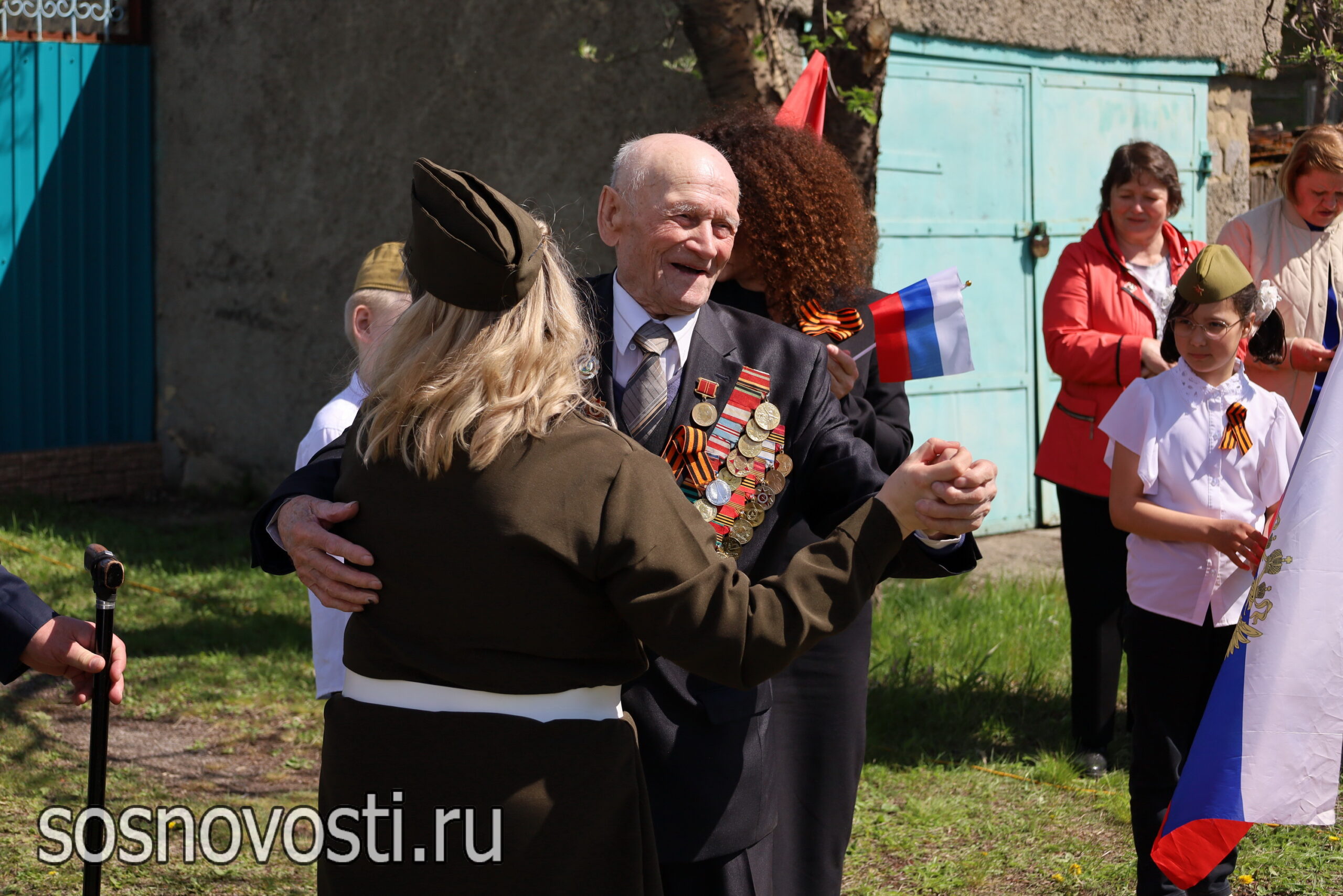 Традиционный вальс: сосновских ветеранов поздравили с наступающим Днем Победы