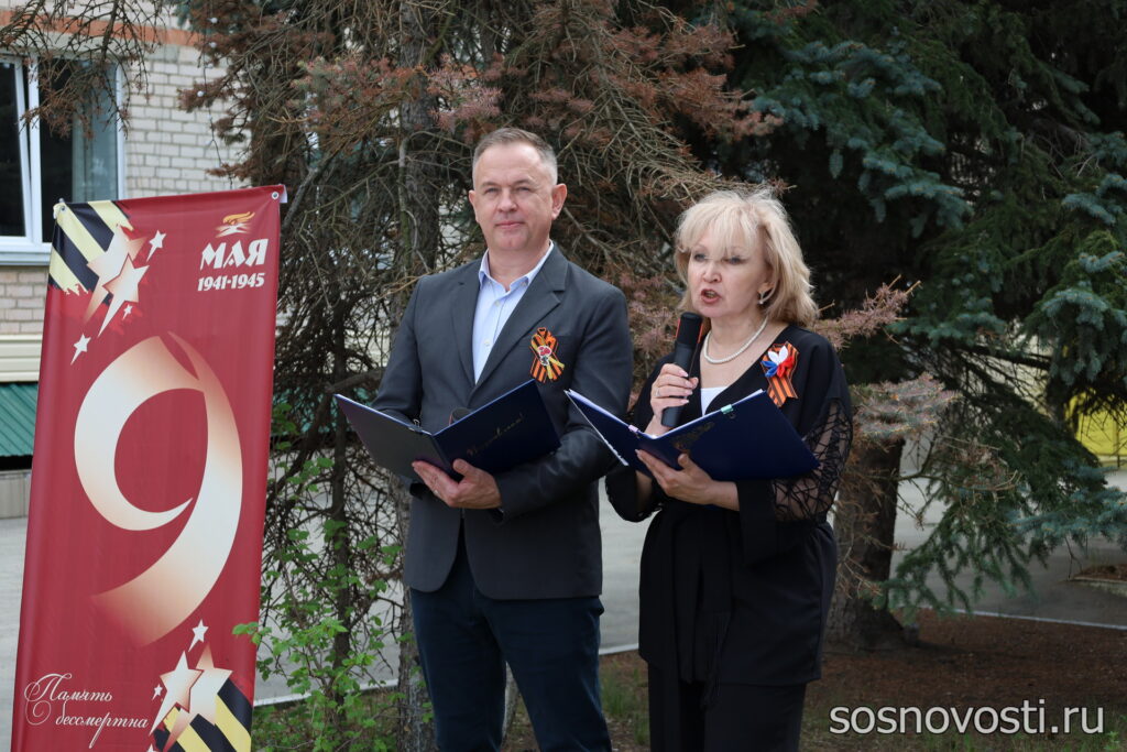 Медики Сосновского округа спели о Победе и почтили память павших