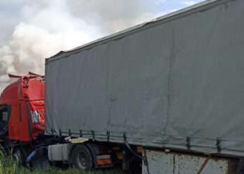 В Сосновском округе вспыхнул грузовой автомобиль