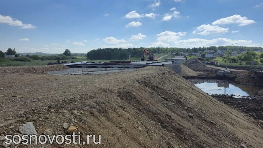 К новому мосту в Есаульском сделали дорожные насыпи.