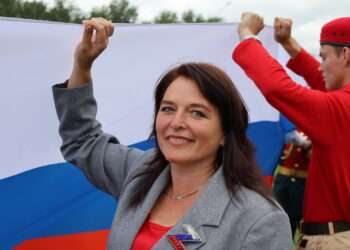 Сегодня – День России
