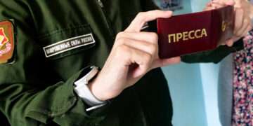Мошенники выманивают личные данные родственников участников СВО, представляясь военными корреспондентами