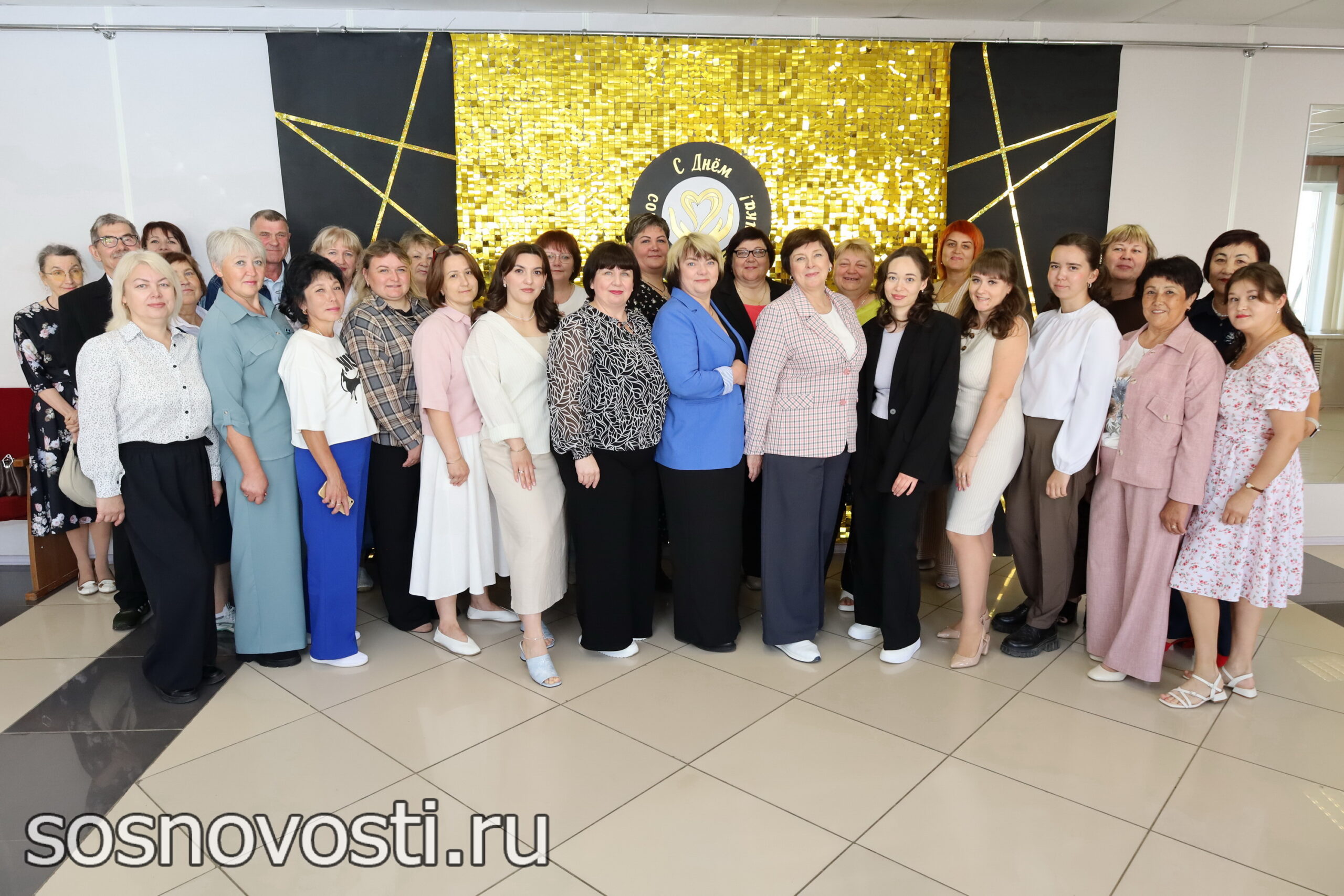 Тихий героизм: в Сосновском округе отметили День социального работника