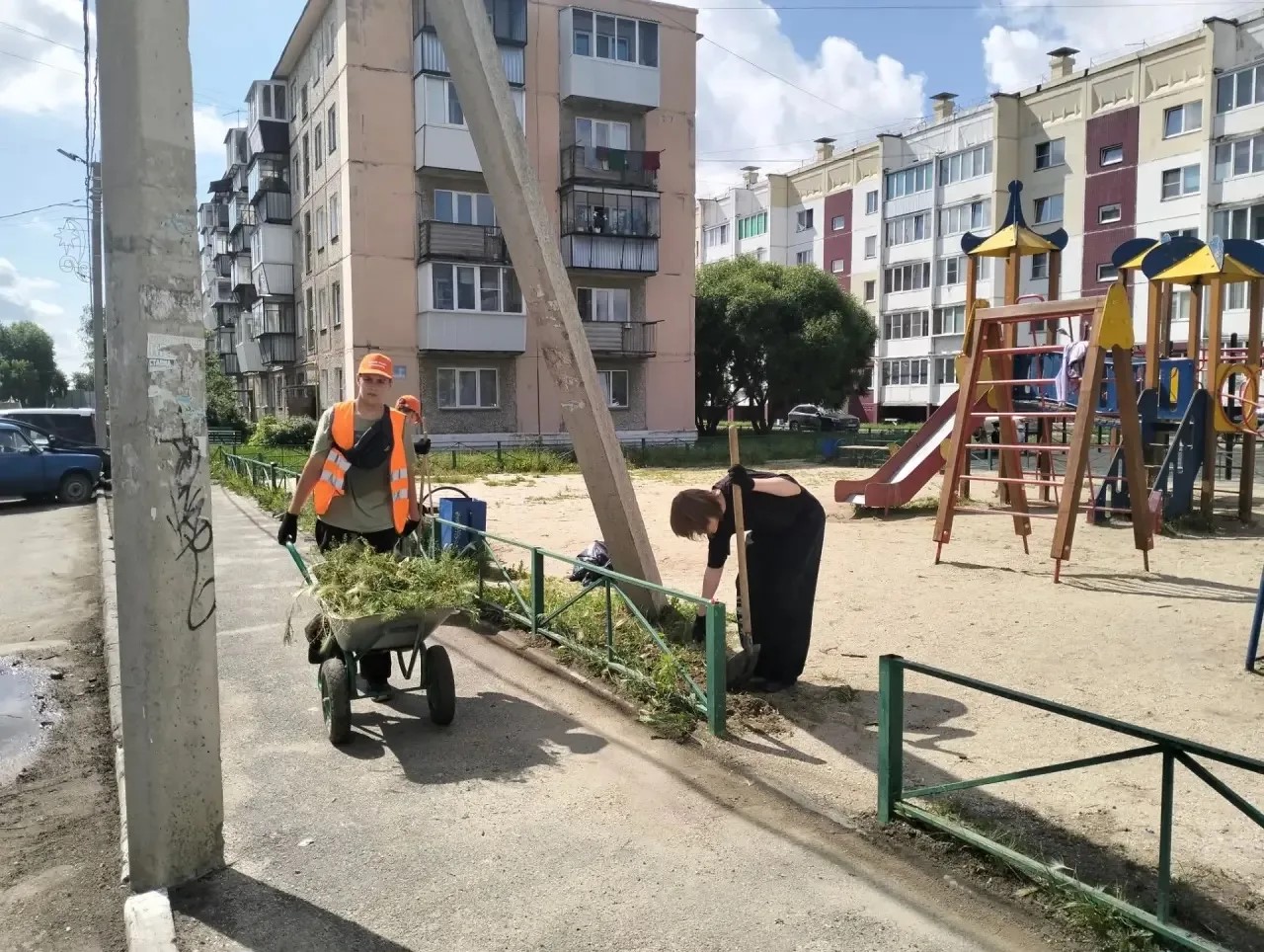 В Сосновском округе школьники работают в трудовых отрядах