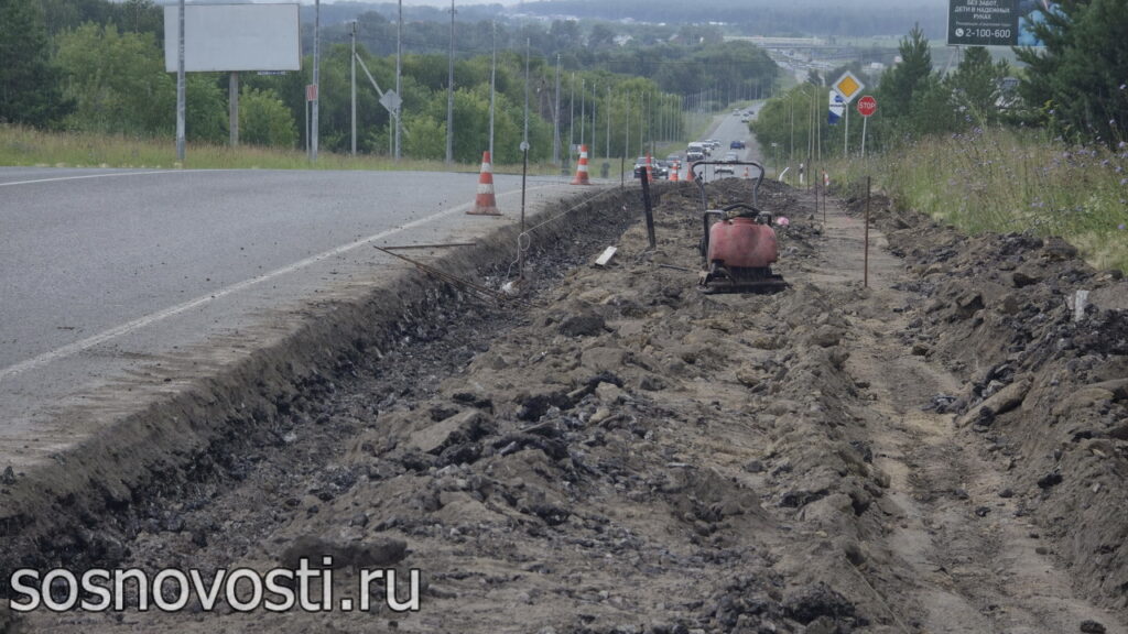 На улице Свердловской в Долгодеревенском ставят освещение и строят тротуар