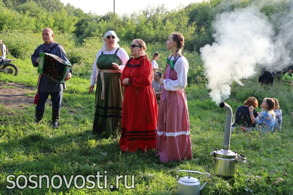 На Ивана Купалу жители Рощино встретились у речки