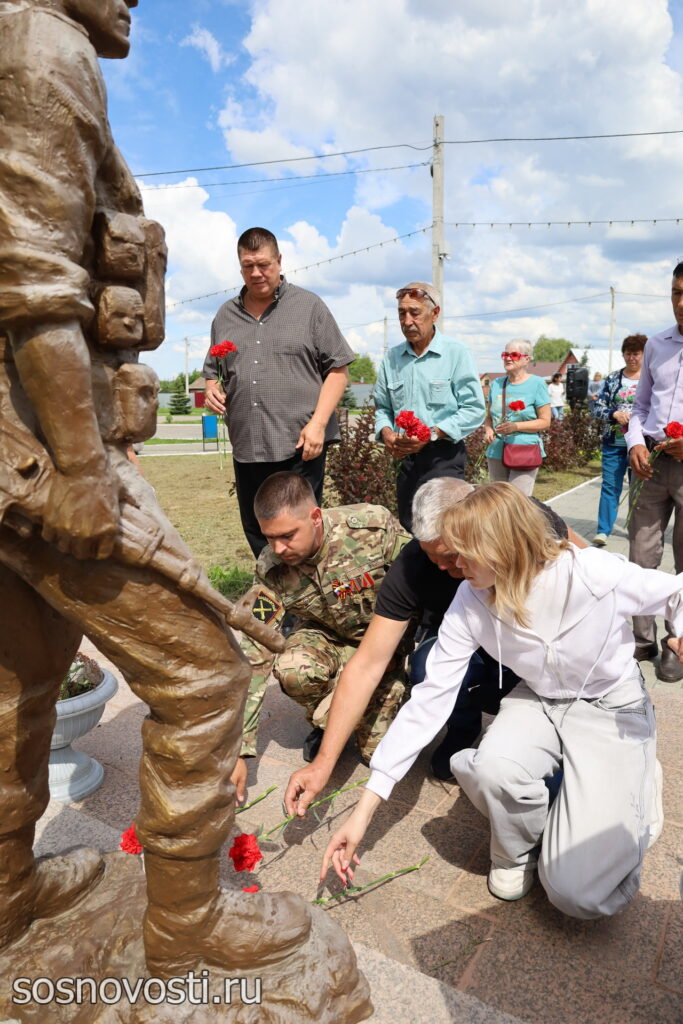 В Красном поле в День ветеранов боевых действий прошел торжественный митинг