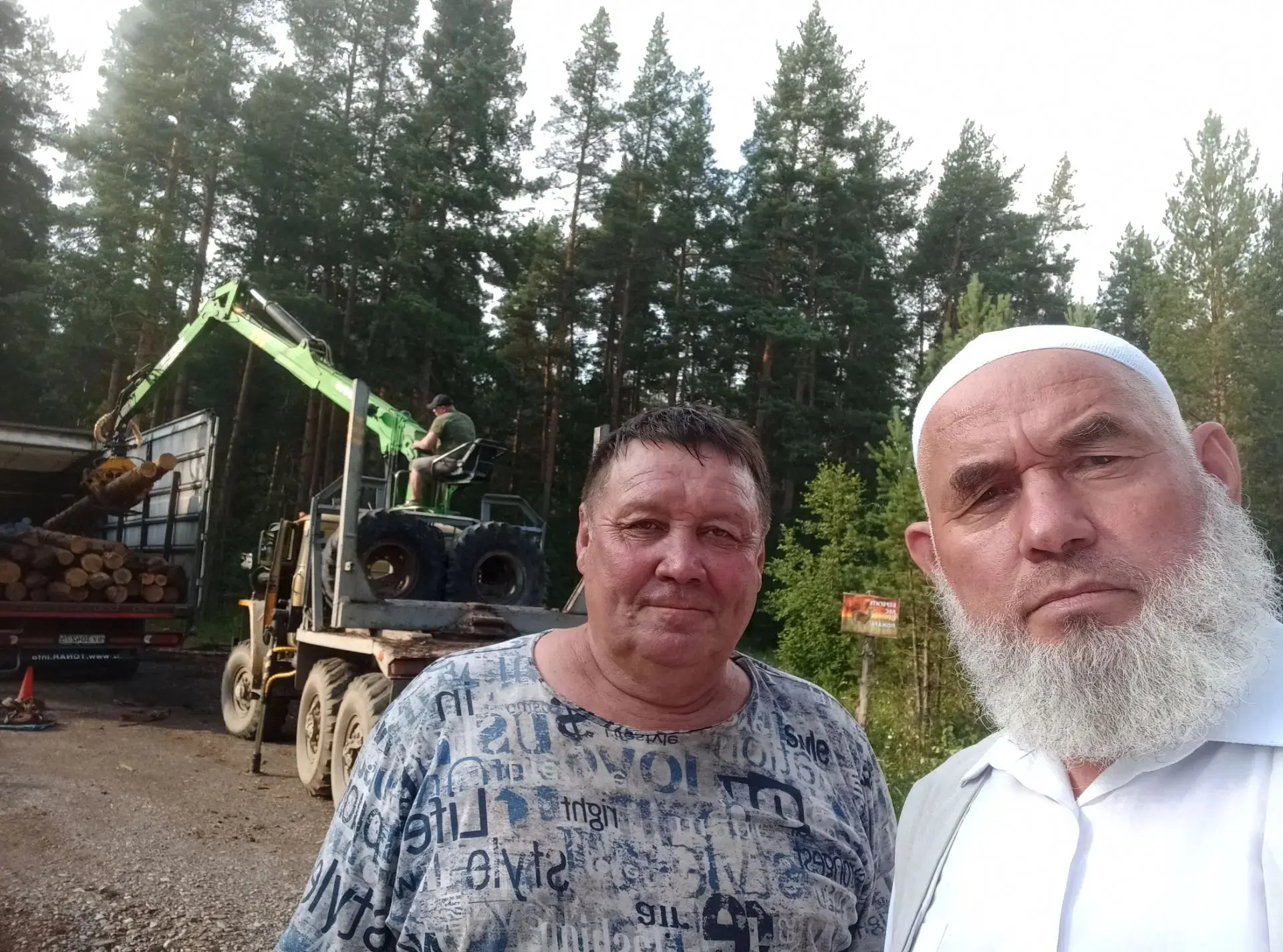 Сосновские волонтеры отправили на передовую машину леса