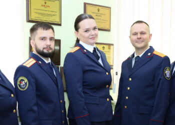 Губернатор Алексей Текслер поздравил южноуральских следователей