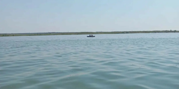 На Касаргах двух женщин унесло течением на надувном матрасе